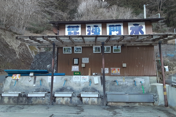 毘沙門様が見守る聖地より湧き出す「毘沙門水」は“神の水”とも呼ばれるおいしい水（出典：一般社団法人埼玉県物産観光協会）