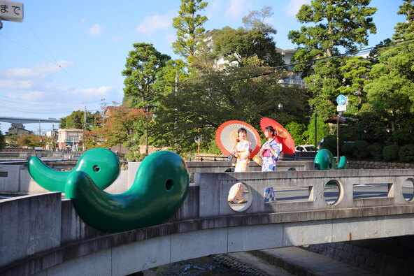 足湯や温泉宿が立ち並ぶ「玉造温泉」（画像提供：島根県観光写真ギャラリー）