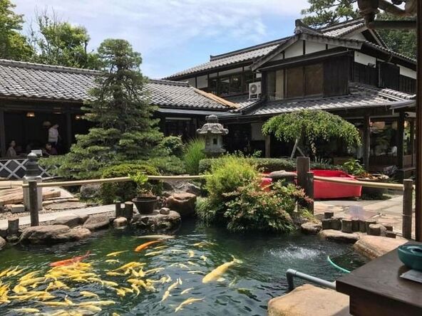 武家屋敷近くにある「出雲そば処 八雲庵」