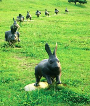 籔内佐斗司「宍道湖うさぎ」1999年 ブロンズ