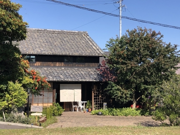 Hills house second