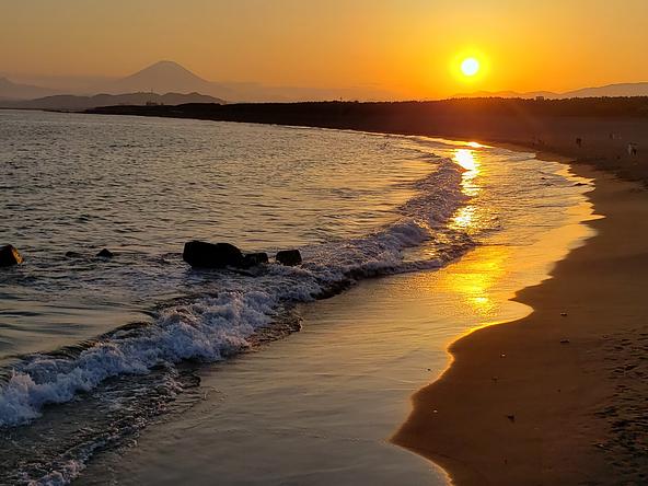 広々とした砂浜が広がる「茅ヶ崎西浜海岸」