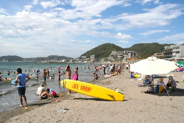 夏の森戸海岸