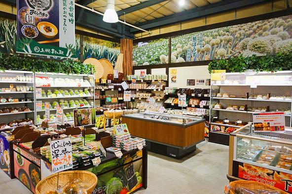 地元の特産品・グルメがずらり！（画像提供：かたつむり / PIXTA）