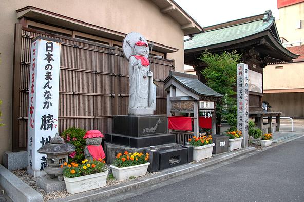 渋川市のへそ地蔵（画像提供：hiroshi / PIXTA）