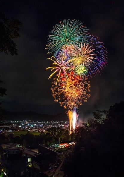 ※写真は過去に開催した「へその西脇・織物まつり」のものです
