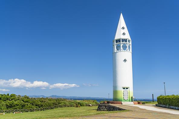 城ヶ島公園のシンボル「安房埼灯台」（画像提供：Naokita / PIXTA）