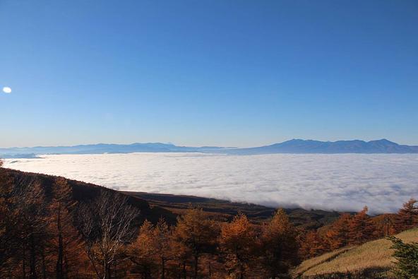 早朝、眼下に雲海が広がることも（画像提供：一般社団法人 こもろ観光局）