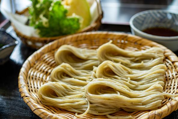 名産地で食べる手打ちそばは絶品！（画像提供：yuukun / PIXTA）※画像はイメージです