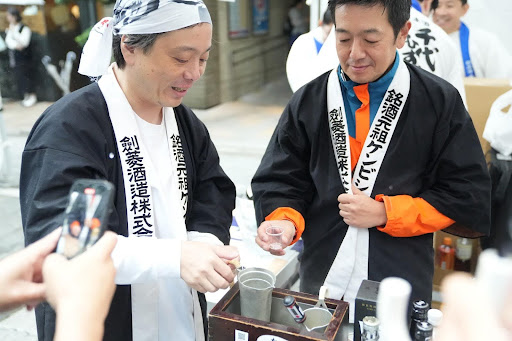 全国の酒蔵による飲み比べコーナーも。お酒好きなママパパは見逃せませんね♪