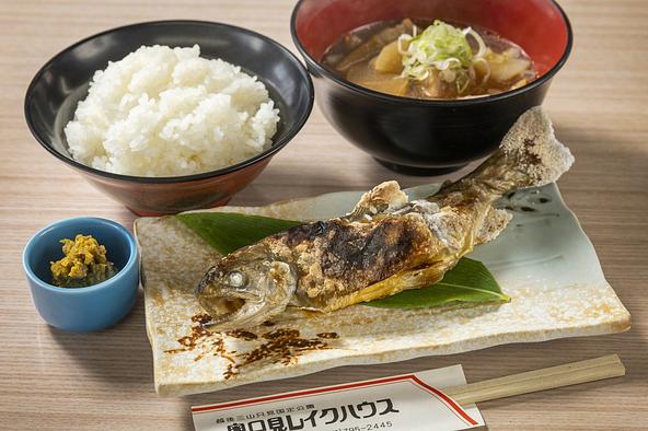 奥只見レイクハウス「奥只見定食　けんちん汁付き」1,650円※平日限定メニュー/11月6日まで提供