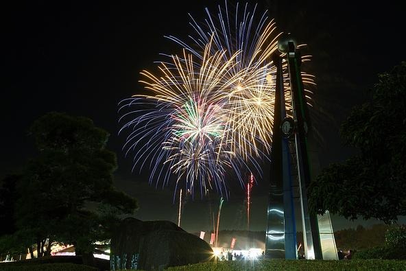 夜空を彩る約3,000発の花火