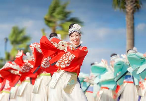 笑顔と活気にあふれた「よさこい祭り」