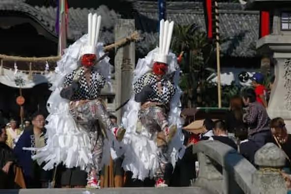 八幡宮を彩る獅子の舞