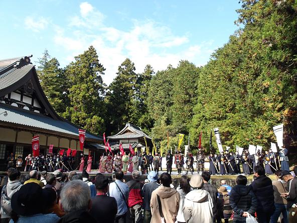 織田信長ゆかりの歴史を再現する「信長公黄葉まつり」の戦国絵巻（画像提供：富士宮市）