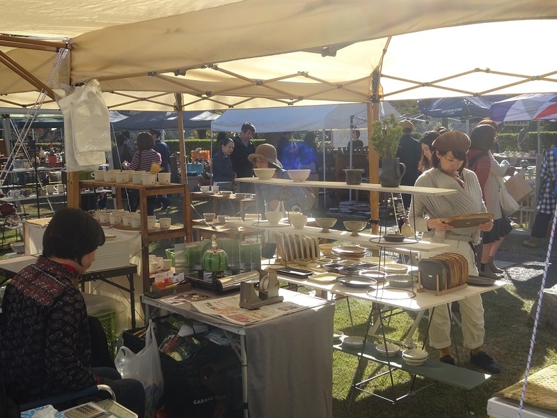 益子町の秋の風物詩！約600張のテントが並ぶ「第112回益子秋の陶器市」2025年開催情報