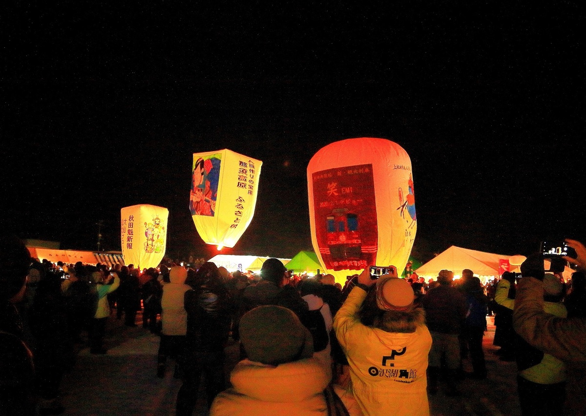 上桧木内の紙風船上げ（2026年） | 平賀源内が伝えたといわれる巨大な