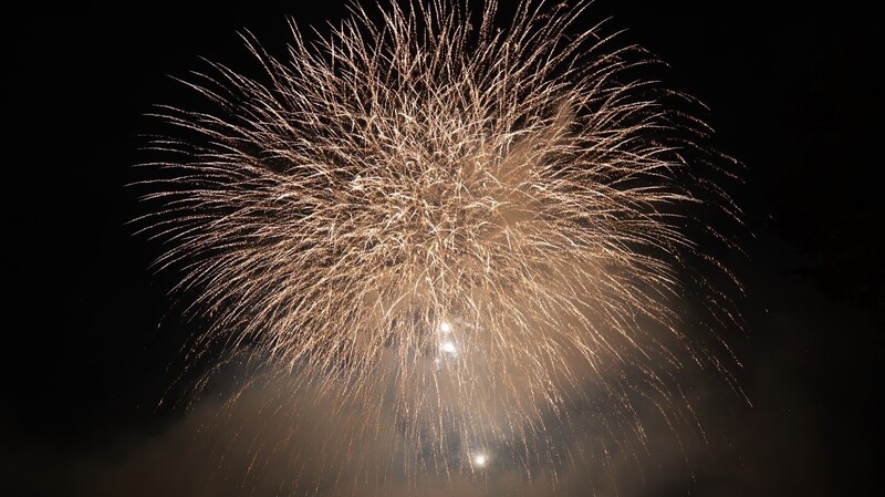 相模原市で20025年11月16日（日）に「第9回つくい湖湖上祭」開催！秋の夜空を彩る花火や催しをご紹介