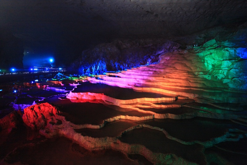 日本最大級の鍾乳洞・秋芳洞が幻想空間に！光と音で彩られる期間限定イベント「光響FANTASY」2025年情報