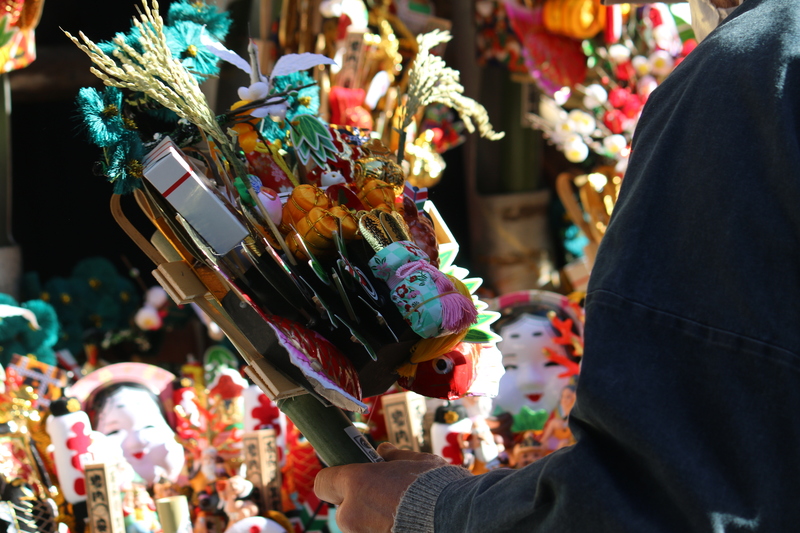 武蔵一宮 氷川神社「十日市」2025年情報｜12月10日開催！大湯祭の本祭を彩る縁起市