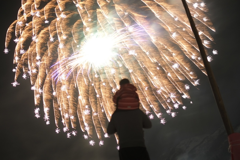 ハチ高原で新春雪上花火2026！白銀のゲレンデを彩る感動の花火ショー