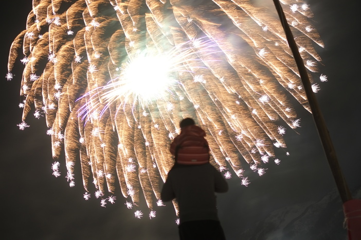 ハチ高原新春雪上花火2026