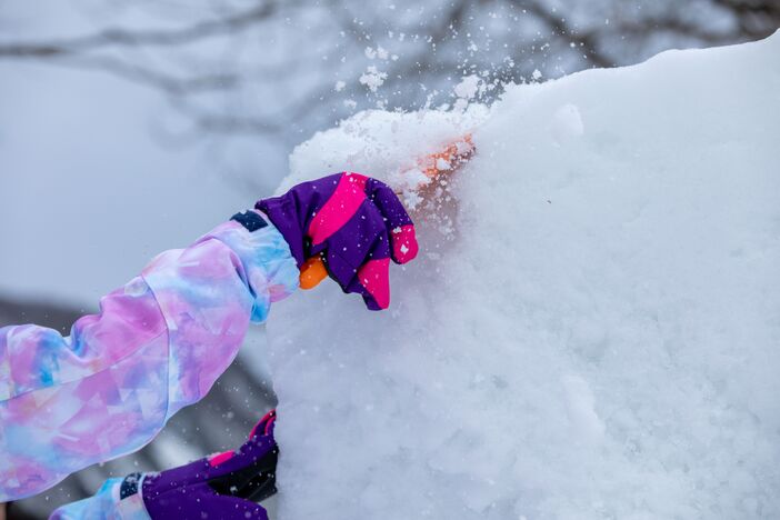 昭和村喰丸小　雪像づくり体験