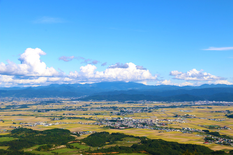 国指定重要無形民俗文化財の盆踊りと100年フードのそばが味わえるまち<br/>