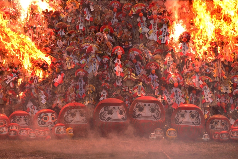 【茨城県取手市】1月17日に「どんどまつり」開催！高さ10mのやぐらと冬の花火が競演