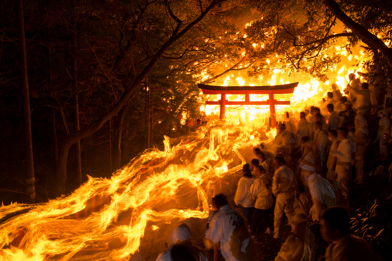 2026年2月6日開催！神倉神社「お燈祭り」見どころを解説　松明が闇夜を駆ける勇壮な光景に注目
