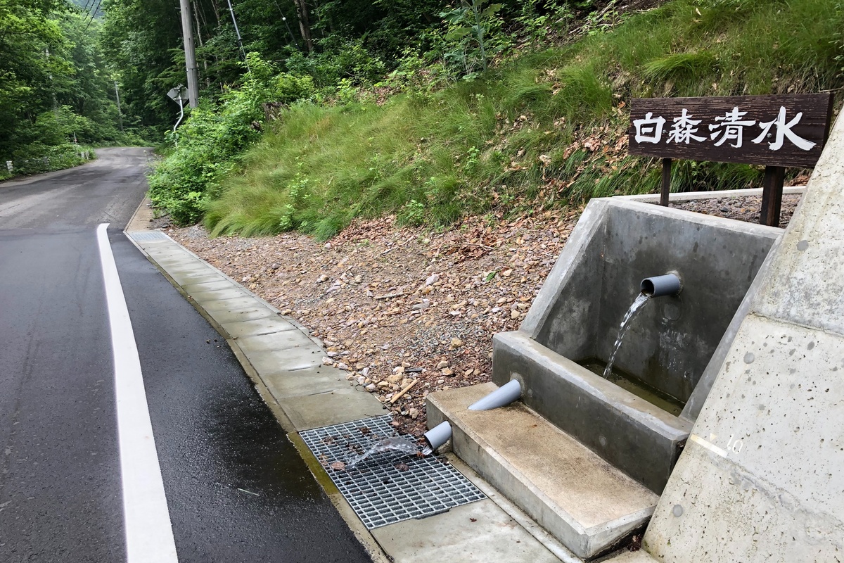 白森清水 | 【福島県昭和村】 冬でも水が汲める！国道400号舟鼻峠の
