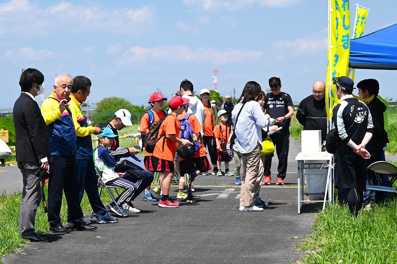 さわやかな風を感じて 歩こう "川島づつみ"