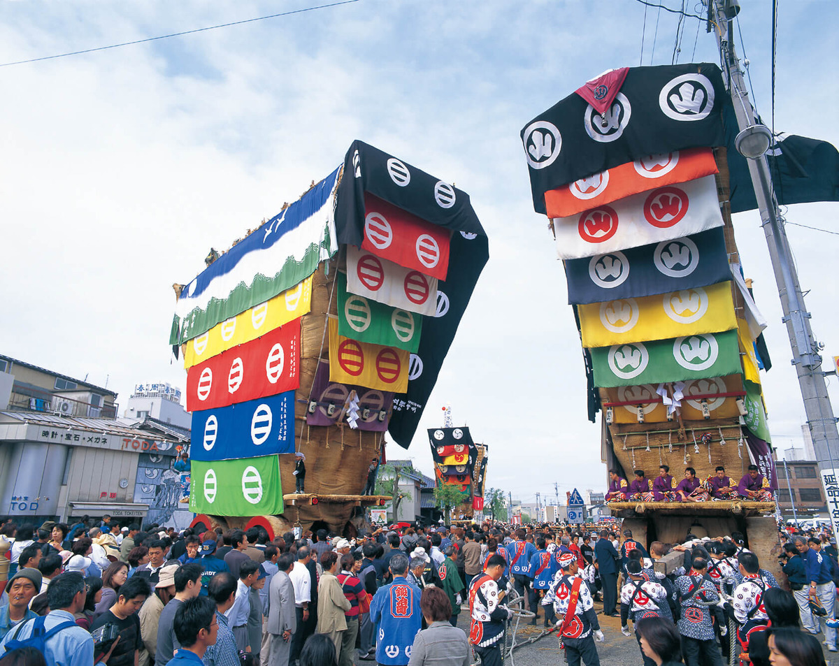 青柏祭（2026） | 日本最大級の山車「でか山」が練り歩く！石川・七尾