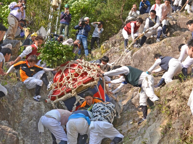 近江の奇祭！滋賀県東近江市「伊庭の坂くだし」毎年5月4日開催