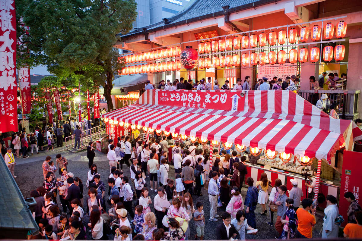 とうかさん大祭（2026） | 年に3日だけ御神体が御開帳！広島三大祭り