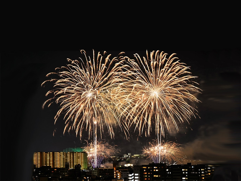 昼は遊んで、夜は光り輝く水辺へ。<br/>狭山池でつくる、この夏いちばんの思い出