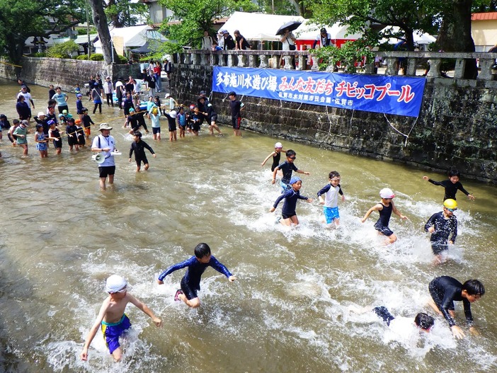42年続く夏の川遊び「多布施川水遊び場」が佐賀市で開設中