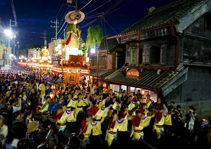佐原の大祭（2026年） | 豪快に曳き回される山車が圧倒！ 「関東三大山