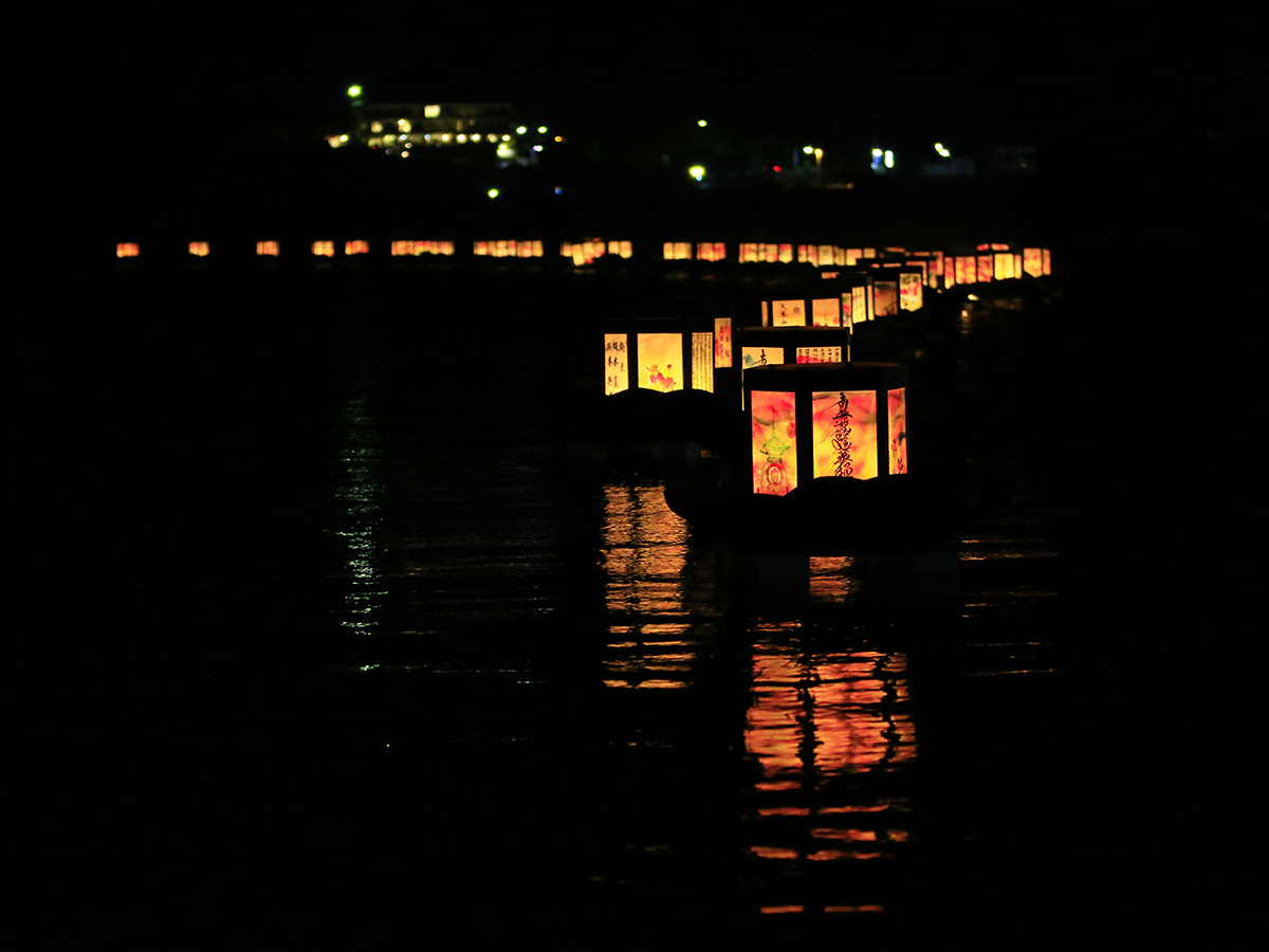 海施餓鬼流灯会（2024年） | 江戸時代に始まった鴨川の灯籠流し