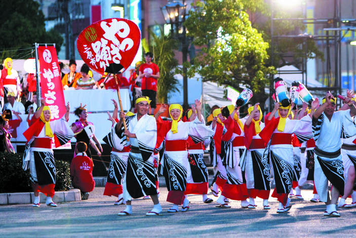 三原やっさ祭り（2024年開催） | 伝統の踊りと迫力の花火を満喫 「三原