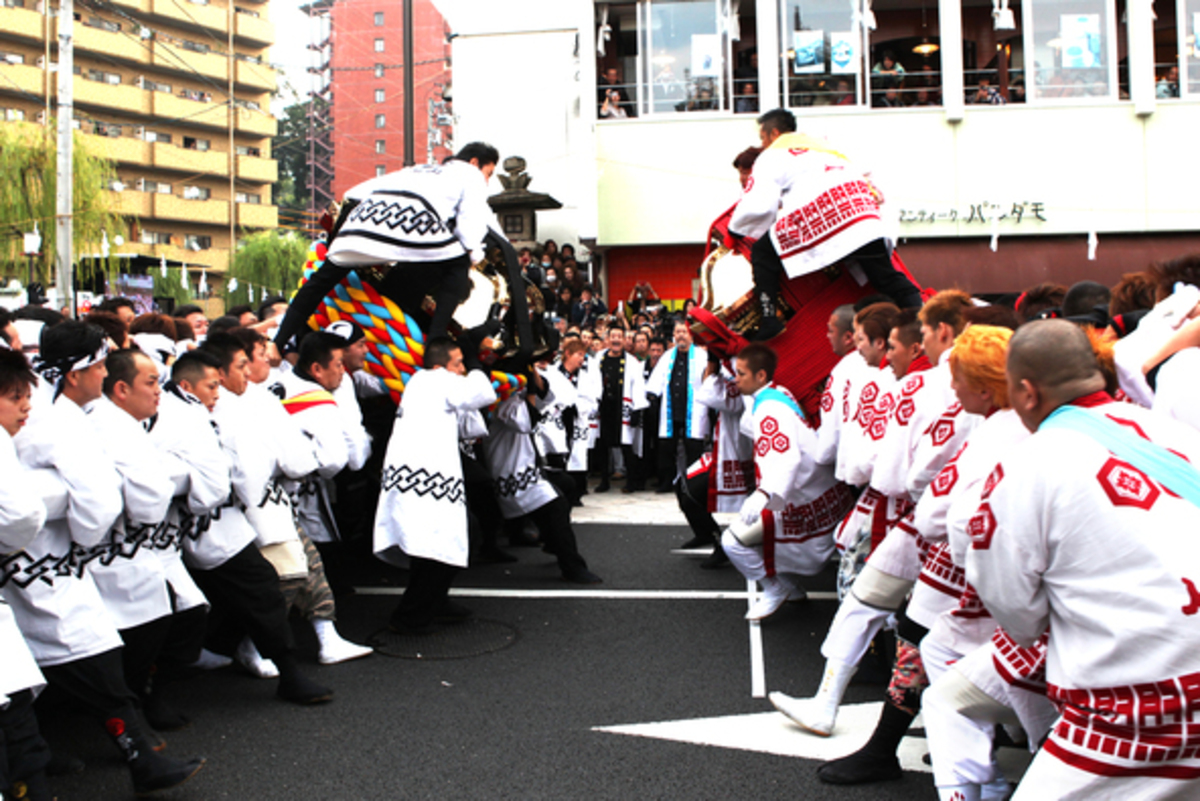 松山道後秋祭り（2024年） | 神輿同士のぶつかり合いは必見！ 恒例の