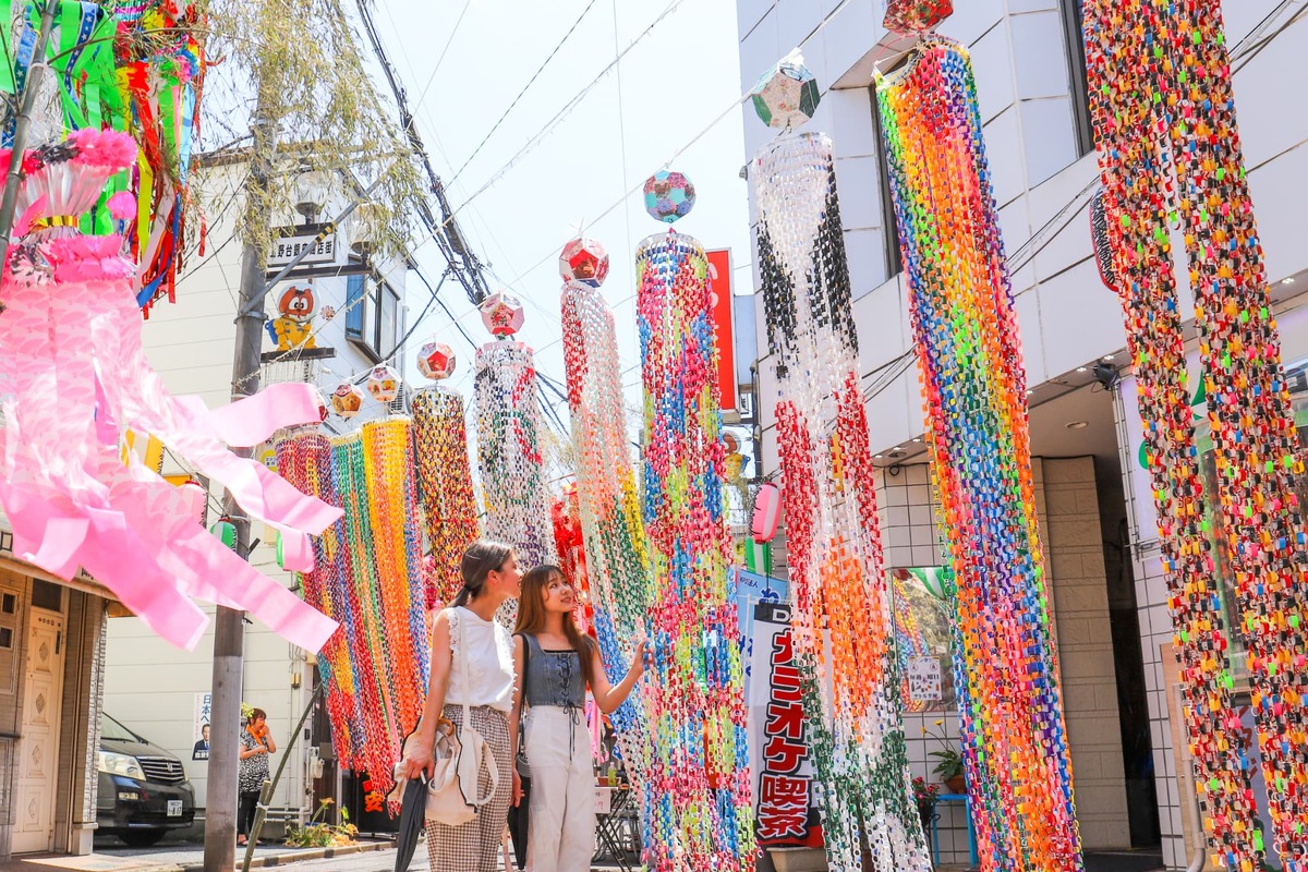 第71回上福岡七夕まつり（2025年） | 約250本の竹飾りがまちを彩る