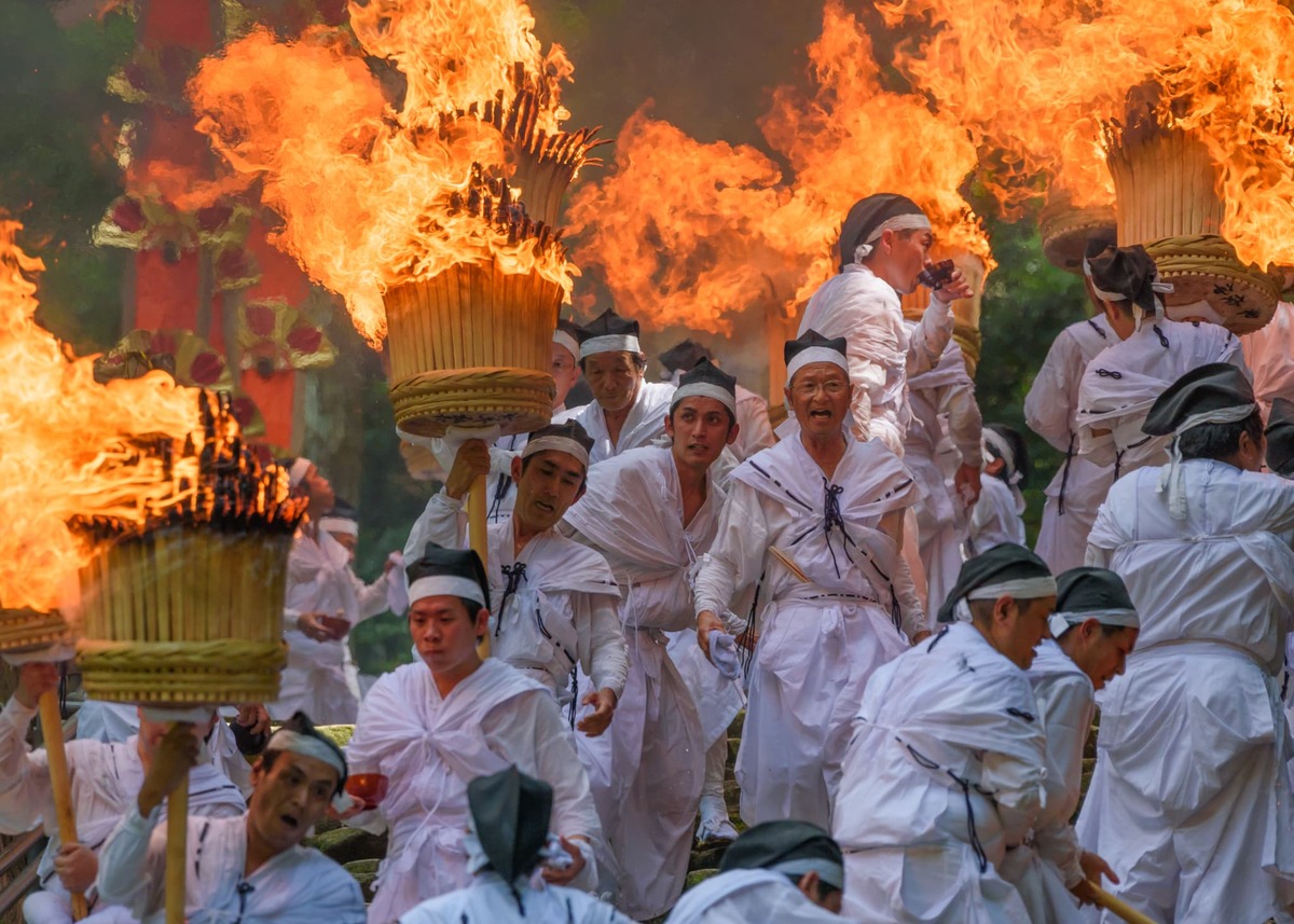 和歌山県　那智の火祭人形　扇祭り　木彫り 置物 昭和レトロ 遺品整理　郷土玩具 那智の扇祭り | 50kgの大松明が那智の滝の前で乱舞する！「那智の扇