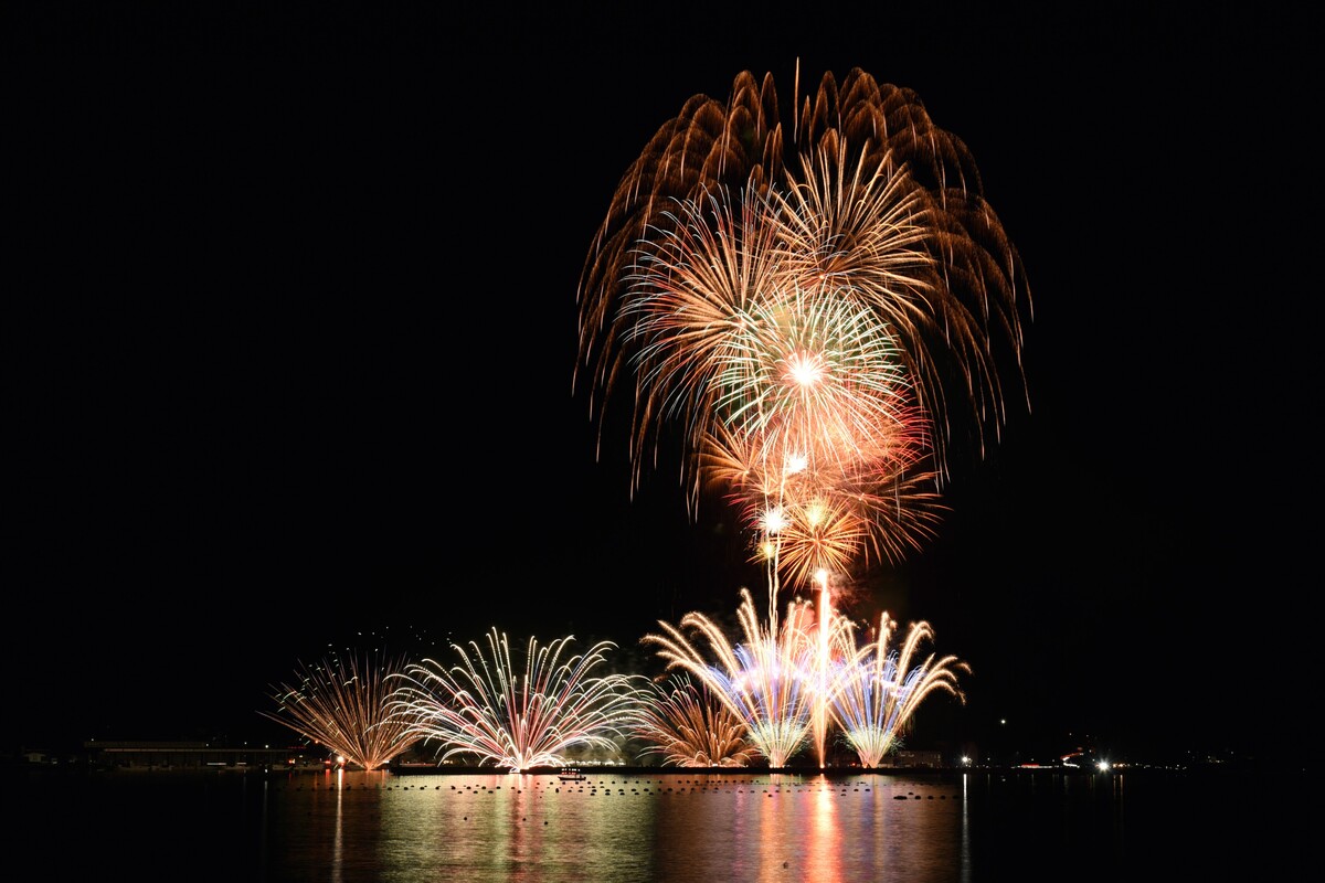南三陸町志津川湾夏まつり2025 | 海の恵みと花火が彩る南三陸の夏祭り