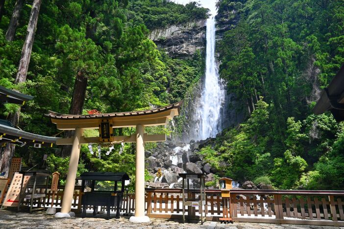 神秘の絶景！「日本三名瀑」とは？<br/>2025夏の避暑＆日帰り観光に人気