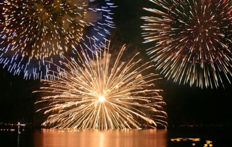 約1000発の花火が夜空を彩る<br/>「みなと祭」見どころ＆開催情報