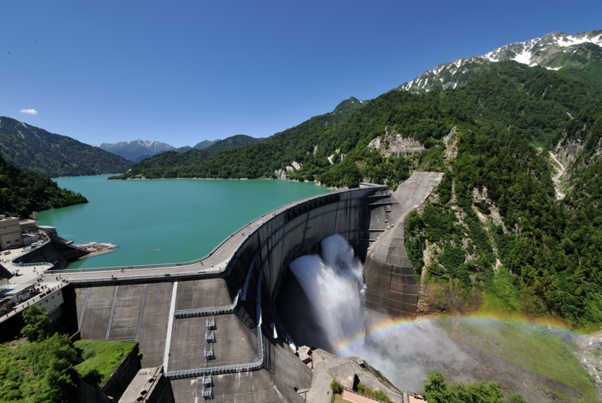 2025年の黒部ダム観光放水が開始！ 夏の絶景・グルメの楽しみ方4選