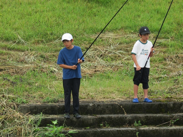 手ぶらでOK！小中学生限定の初めての川釣り体験＆つかみ取り