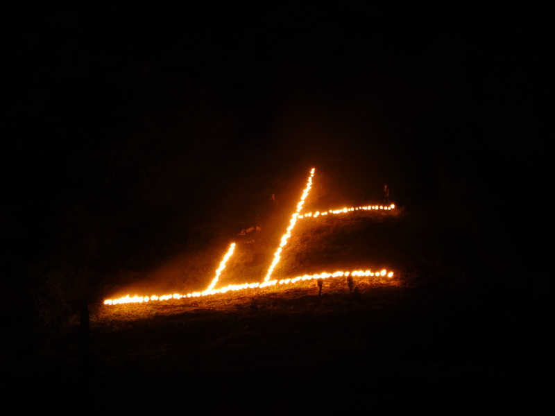 今年の象徴となる文字を点火<br/>2025「大島の火まつり」開催情報