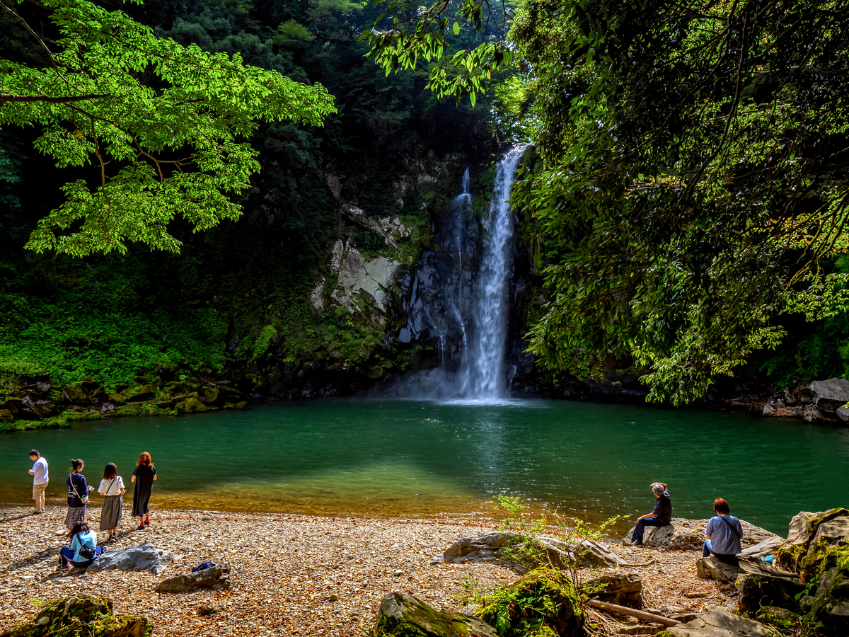 天然ミストで夏の疲れが癒やされる 兵庫の滝7選！見どころ＆周辺情報 | いこーよとりっぷ